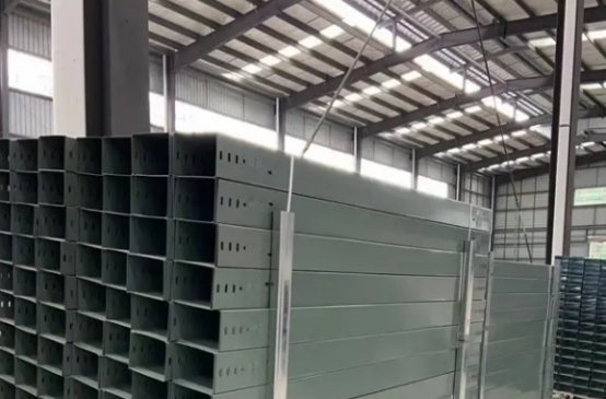 電纜橋架安裝圖片展示，寬度、高度和厚度相關(guān)說(shuō)明